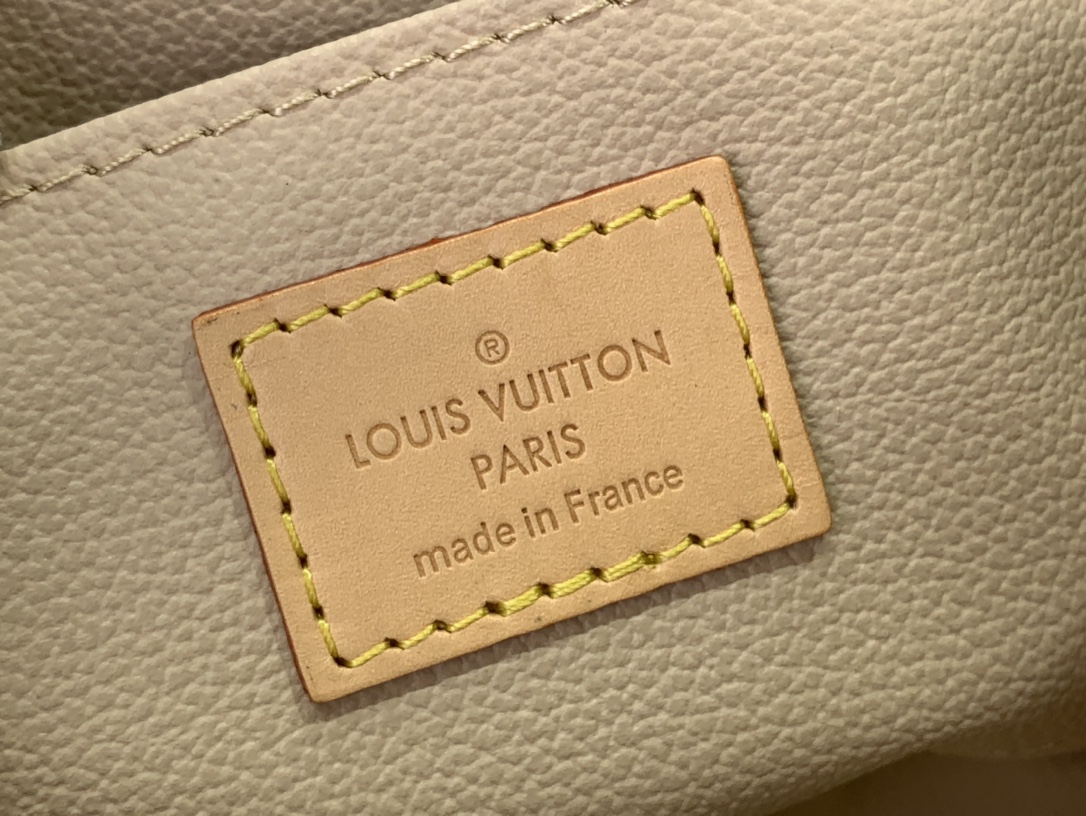 ルイヴィトン 化粧ポーチ 新作 Louis Vuitton ポシェット・コスメティック PM ダークブラウン M47515 モノグラム・キャンバス ゴールド金具 - 画像 (2)