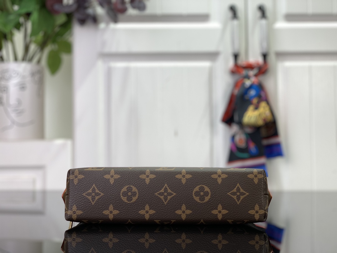 ルイヴィトン 化粧ポーチ 新作 Louis Vuitton ポシェット・コスメティック MM ダークブラウン M46579 モノグラム・キャンバス ゴールド金具 - 画像 (7)