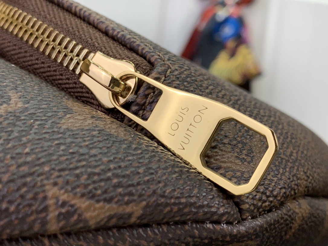 ルイヴィトン バムバッグ 新作 Louis Vuitton ラッシュ・バムバッグ ダークブラウン M11539 モノグラム・ダスト キャンバス ゴールド金具 - 画像 (4)