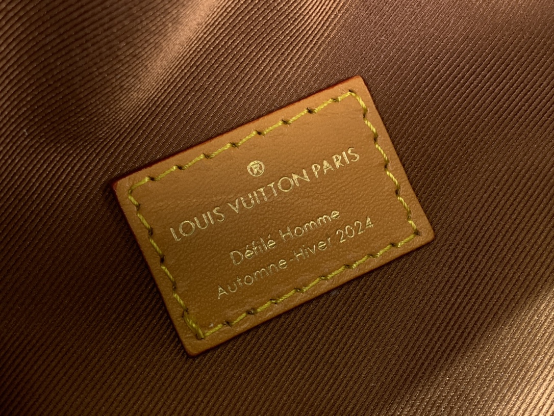 ルイヴィトン バムバッグ 新作 Louis Vuitton ラッシュ・バムバッグ ダークブラウン M11539 モノグラム・ダスト キャンバス ゴールド金具 - 画像 (2)