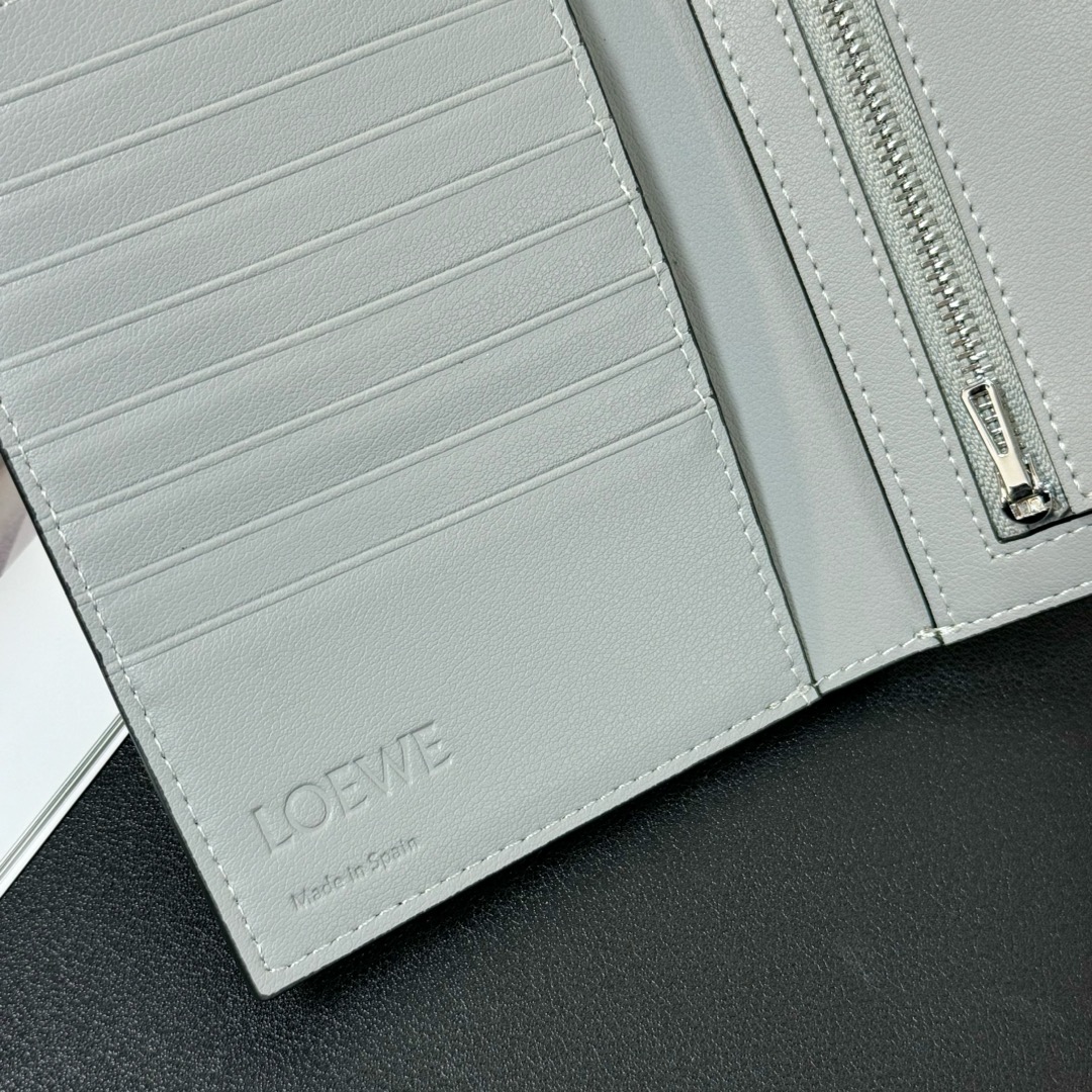 最高級ロエベスーパーコピー ロエベ財布コピー バーティカル ウォレット ミディアム サンド C660S87X01 0011035482 ソフトグレインカーフ - 画像 (6)