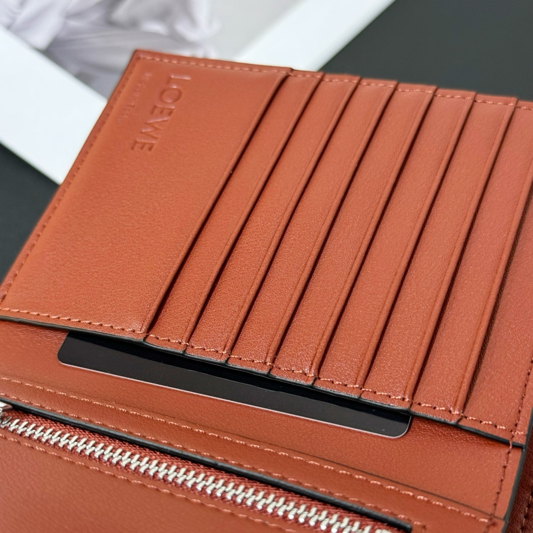 最高級ロエベスーパーコピー ロエベ財布コピー バーティカル ウォレット ミディアム アビスブルー C660S87X01 0011083763 ソフトグレインカーフ - 画像 (2)