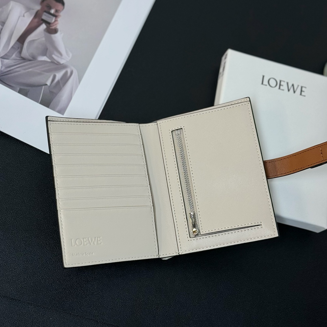 最高級ロエベスーパーコピー ロエベ財布コピー バーティカル ウォレット ミディアム グリーンリーフ C660S87X01 0011032489 ソフトグレインカーフ - 画像 (4)