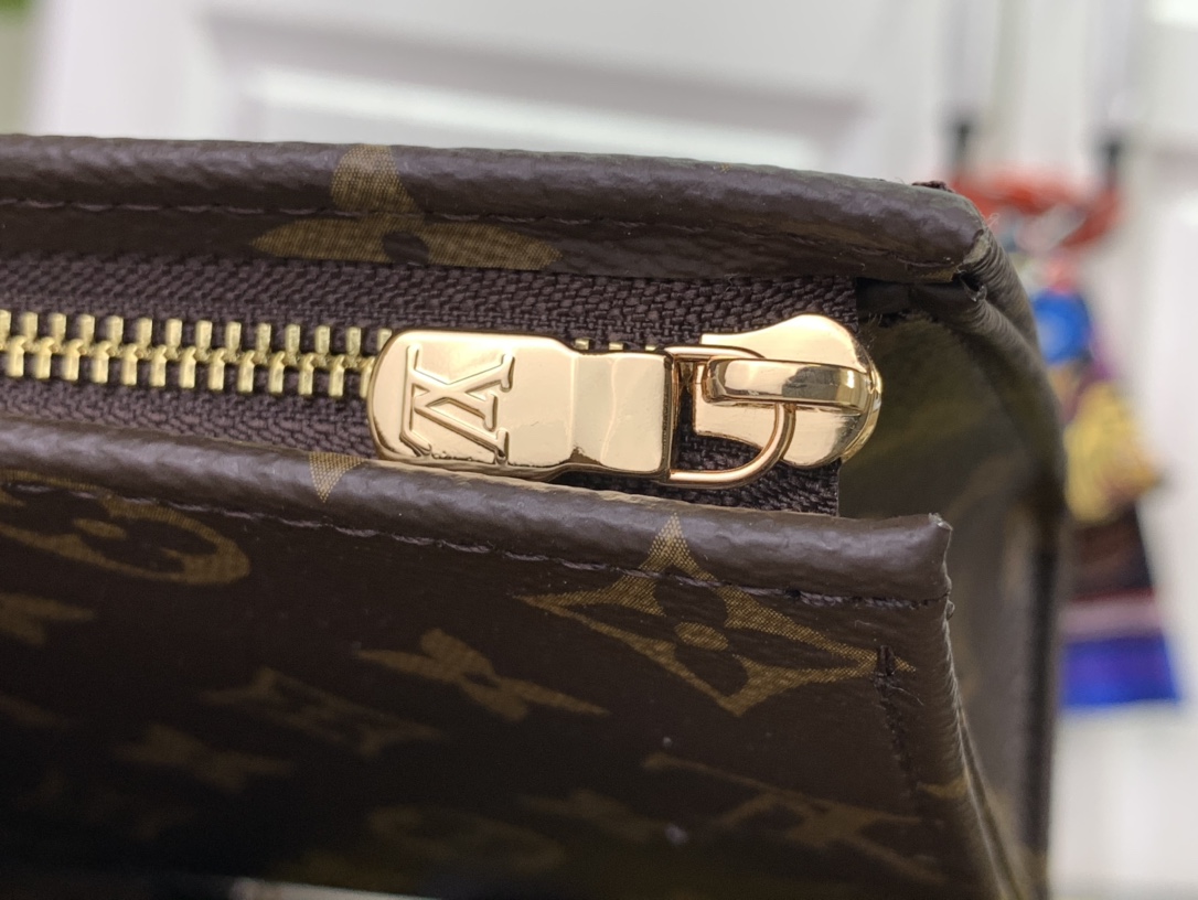 ルイヴィトン ポーチ 新作 Louis Vuitton トリオ・ポッシュ・トワレ M11254 モノグラム・キャンバス ゴールド金具 - 画像 (4)