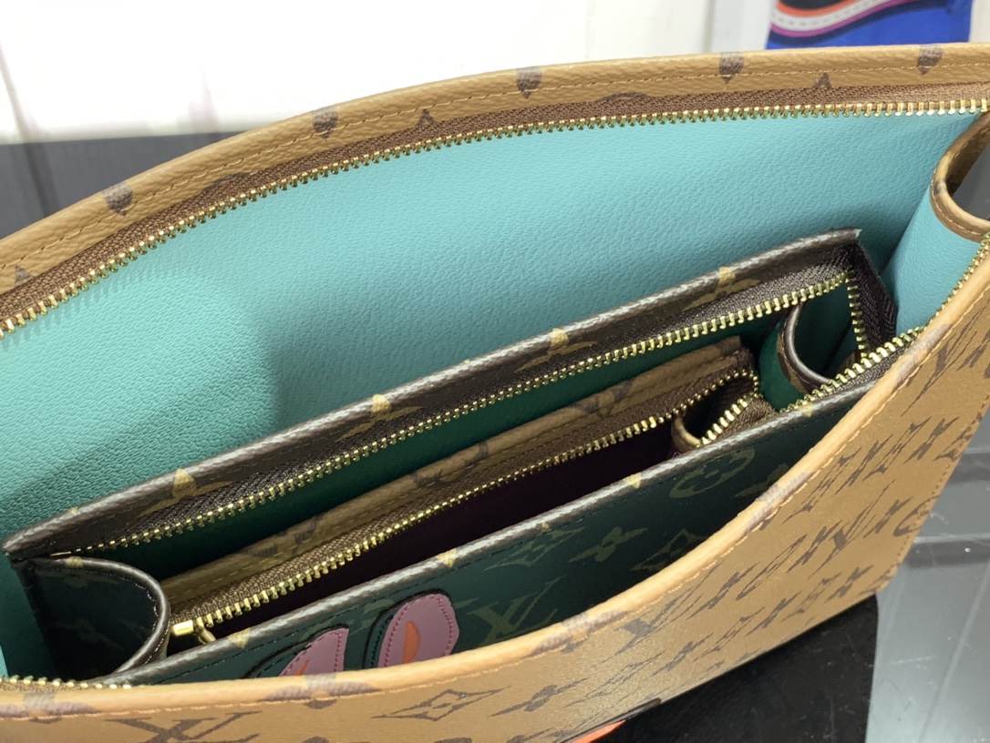 ルイヴィトン ポーチ 新作 Louis Vuitton トリオ・ポッシュ・トワレ M11254 モノグラム・キャンバス ゴールド金具 - 画像 (3)