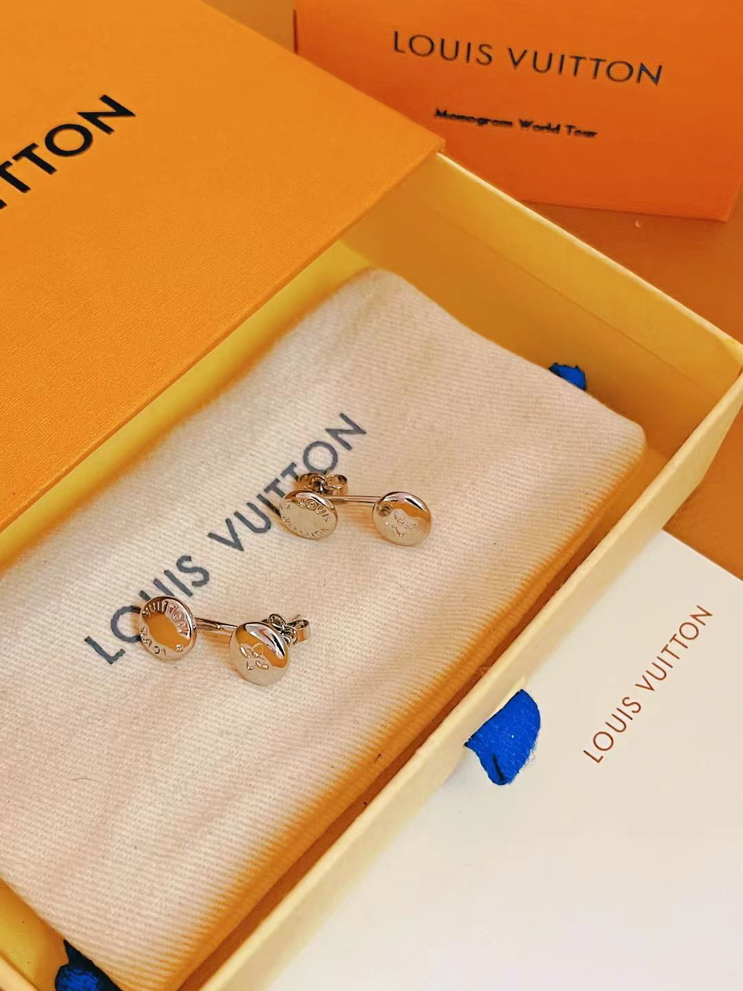 最高級ルイヴィトンスーパーコピー ルイヴィトンピアスコピー ピアス・LV スタッズ M02021 シルバー - 画像 (6)
