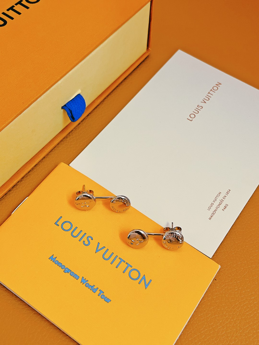 最高級ルイヴィトンスーパーコピー ルイヴィトンピアスコピー ピアス・LV スタッズ M02021 シルバー - 画像 (4)