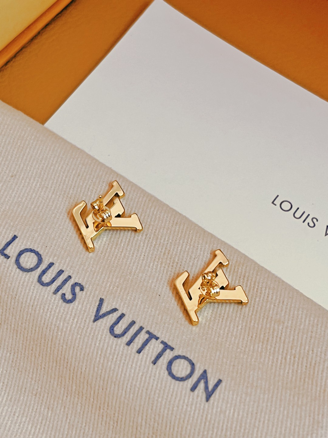 最高級ルイヴィトンスーパーコピー ルイヴィトンピアスコピー ピアス・LV アイコニック ストラス M00609 ゴールド - 画像 (2)