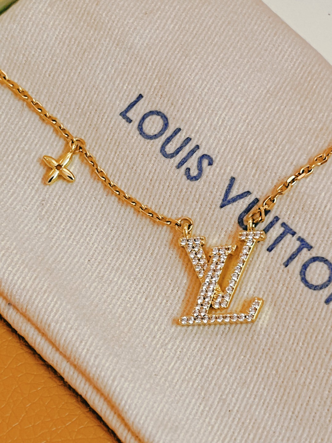 最高級ルイヴィトンスーパーコピー ルイヴィトンネックレスコピー ネックレス・LV アイコニック M00596 ゴールド - 画像 (7)