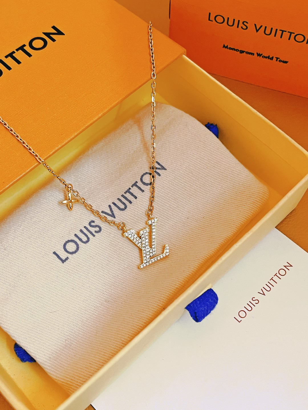 最高級ルイヴィトンスーパーコピー ルイヴィトンネックレスコピー ネックレス・LV アイコニック M00596 ゴールド - 画像 (3)
