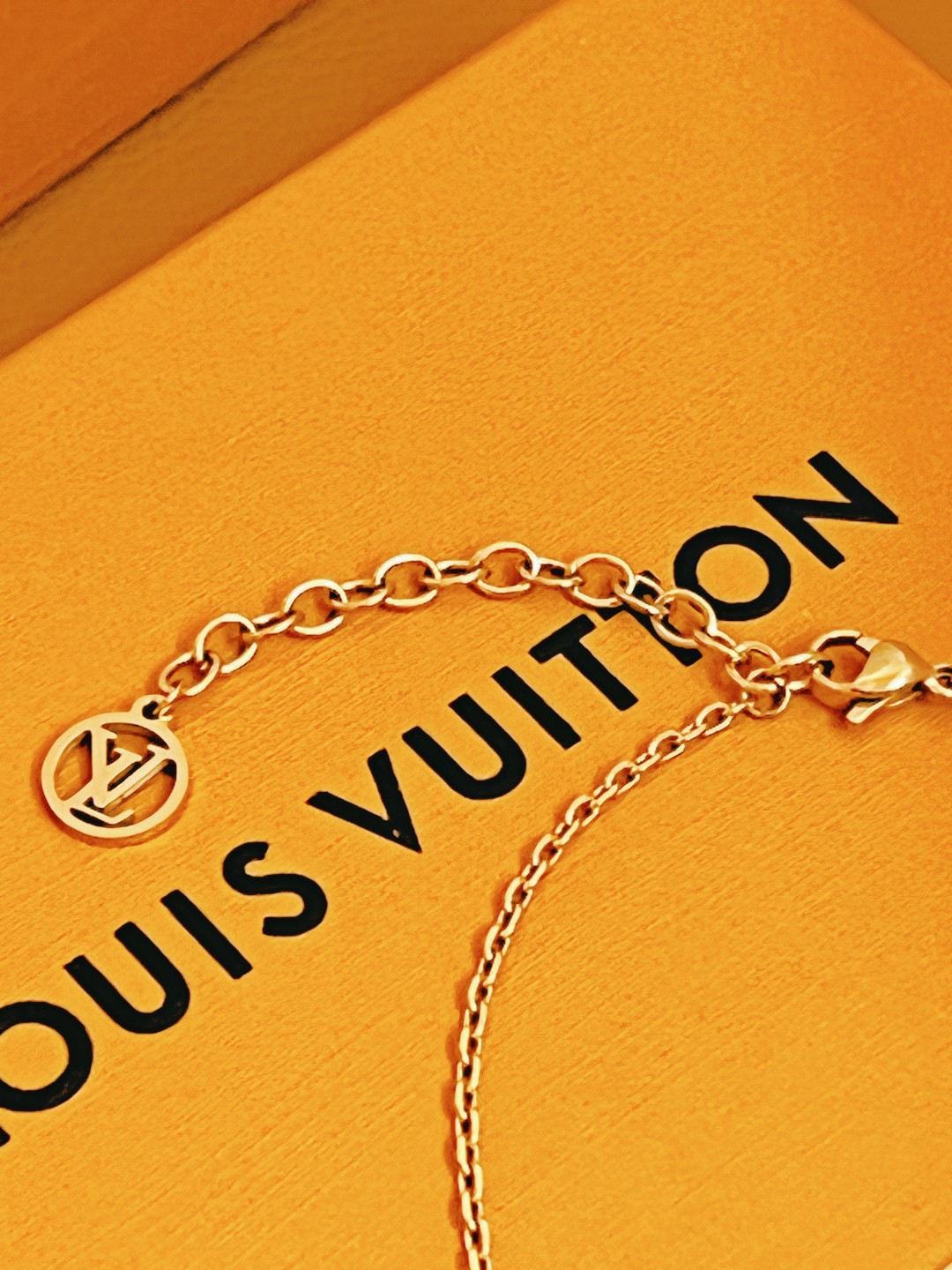 最高級ルイヴィトンスーパーコピー ルイヴィトンネックレスコピー ネックレス・LV アイコニック M00596 ゴールド - 画像 (2)