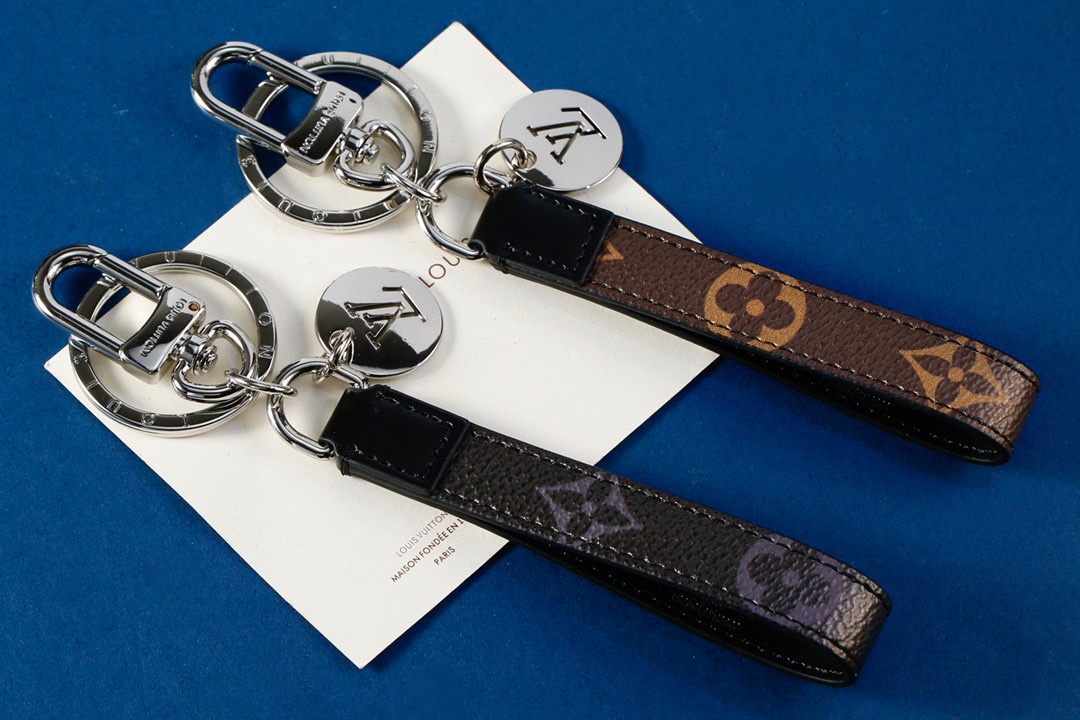 最高級ルイヴィトンスーパーコピー ルイヴィトンキーホルダーコピー キーホルダー・LV パドロック M00745 シルバー ゴールド - 画像 (5)