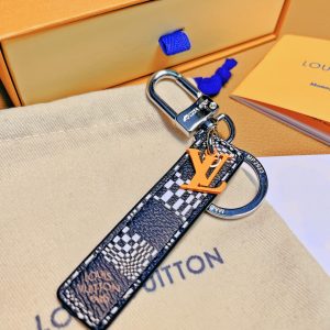 最高級ルイヴィトンスーパーコピー ルイヴィトンキーホルダーコピー ポルト クレ・LVアナグラム - ダミエ・ディストーテッド MP2923 シルバー