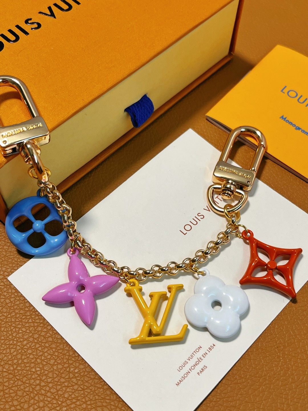 最高級ルイヴィトンスーパーコピー ルイヴィトンブレスレットコピー バッグチャーム・LV ポップ フラワー M01962 ゴールド - 画像 (7)