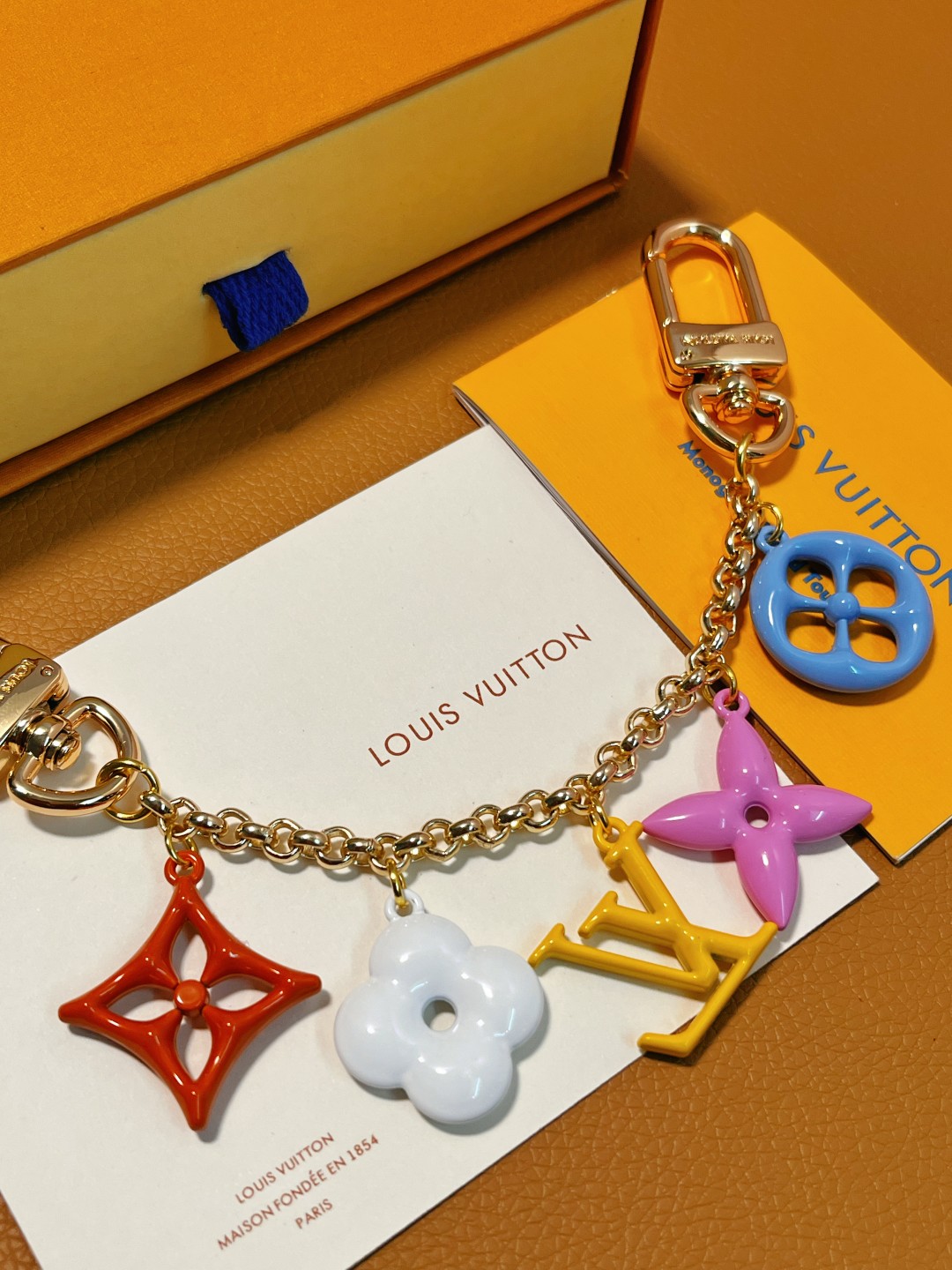 最高級ルイヴィトンスーパーコピー ルイヴィトンブレスレットコピー バッグチャーム・LV ポップ フラワー M01962 ゴールド - 画像 (6)