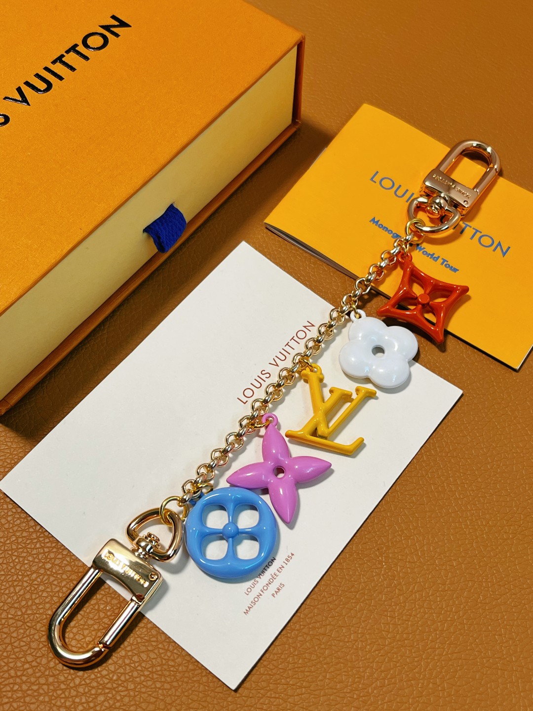 最高級ルイヴィトンスーパーコピー ルイヴィトンブレスレットコピー バッグチャーム・LV ポップ フラワー M01962 ゴールド - 画像 (5)