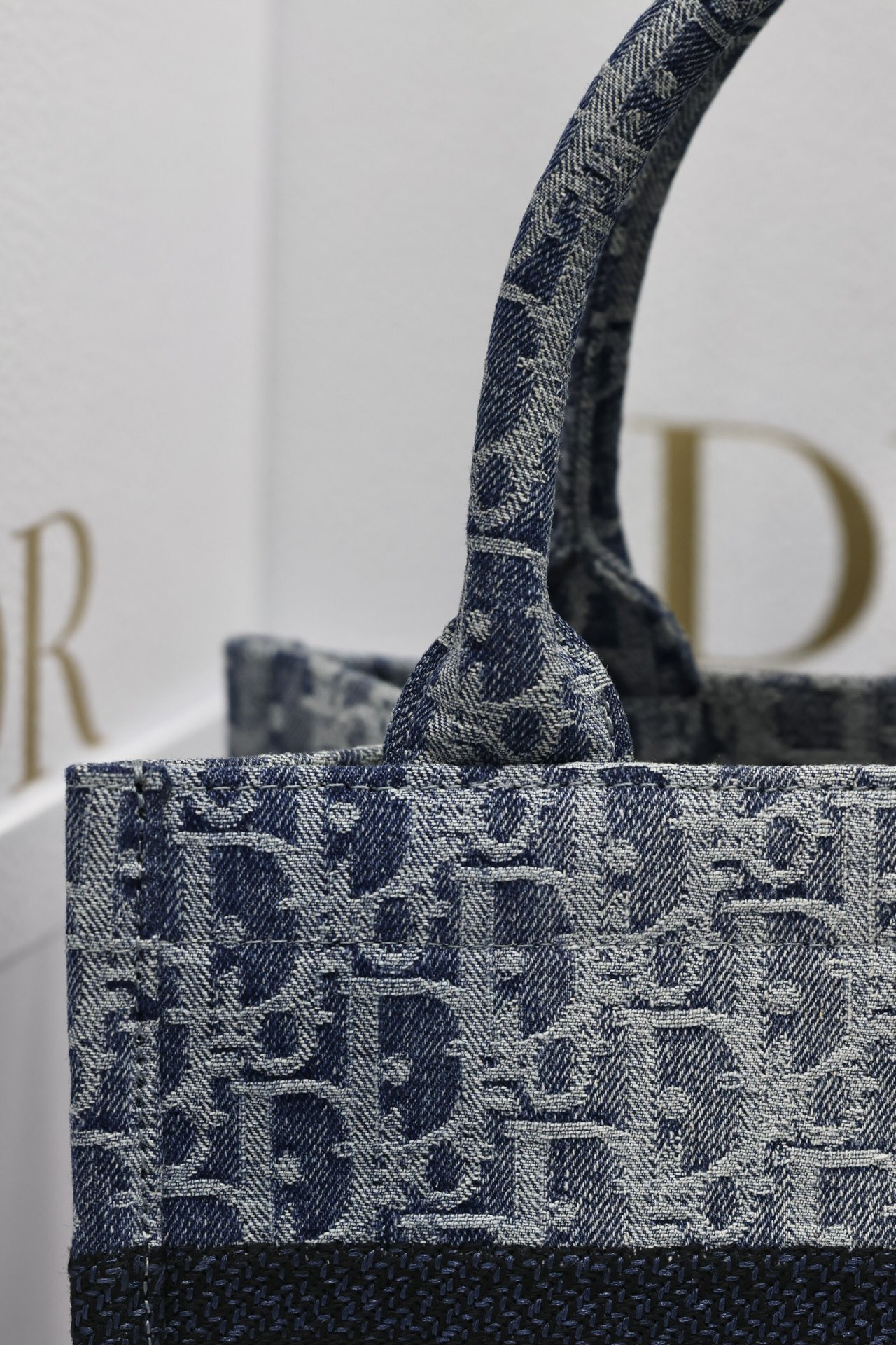 最高級ディオールスーパーコピー ディオールバッグコピー Dior Book Tote バッグ スモール M1288ZEGC_M49E ネイビー - 画像 (3)