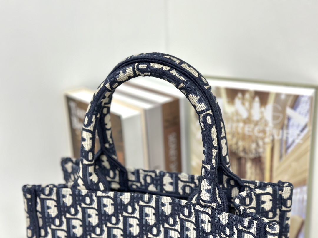最高級ディオールスーパーコピー ディオールバッグコピー Dior Book Tote バッグ スモール M1325CZBB_M928 ブルー×ホワイト - 画像 (7)