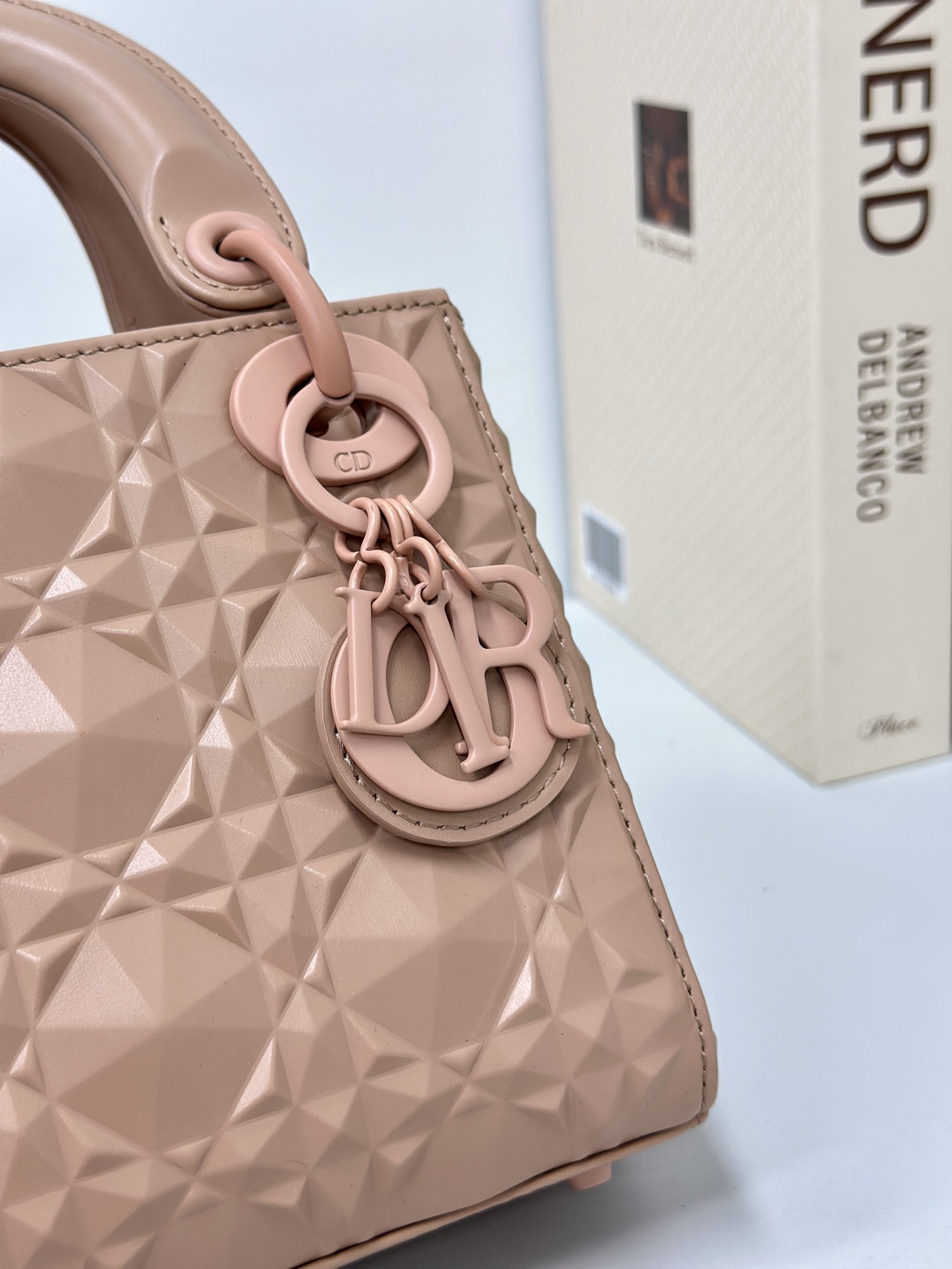 最高級ディオールスーパーコピー ディオールバッグコピー Lady Dior バッグ ミニ M0505ONGE_M50P ピンクベージュ系 ゴールド金具 - 画像 (6)