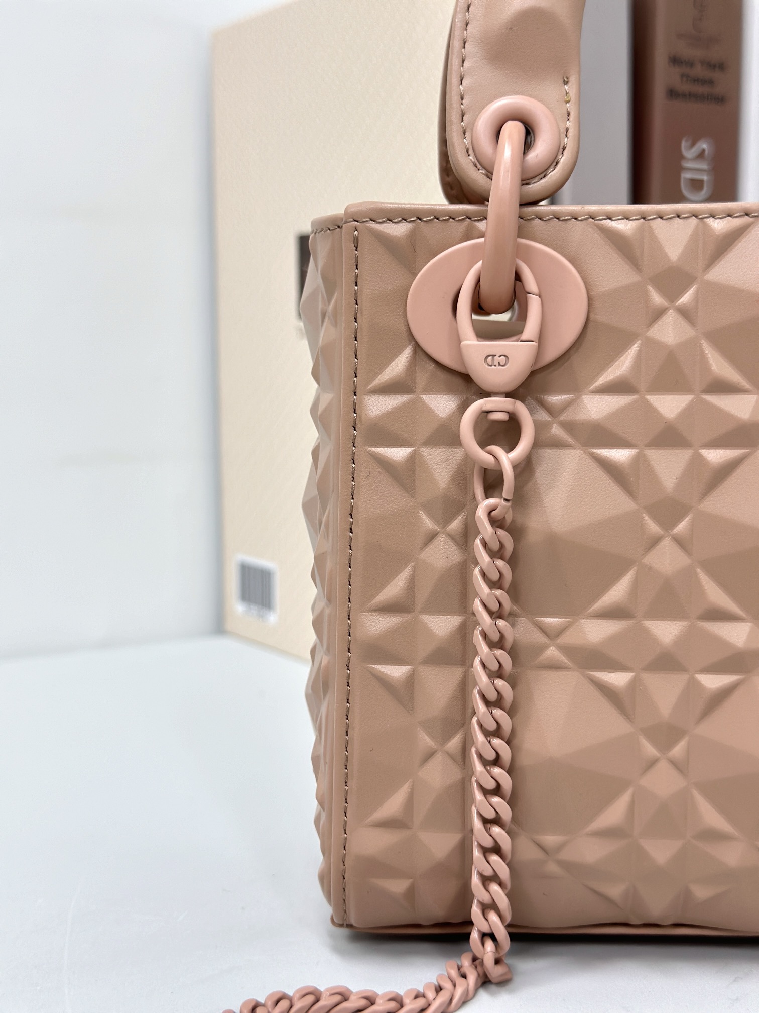 最高級ディオールスーパーコピー ディオールバッグコピー Lady Dior バッグ ミニ M0505ONGE_M50P ピンクベージュ系 ゴールド金具 - 画像 (5)