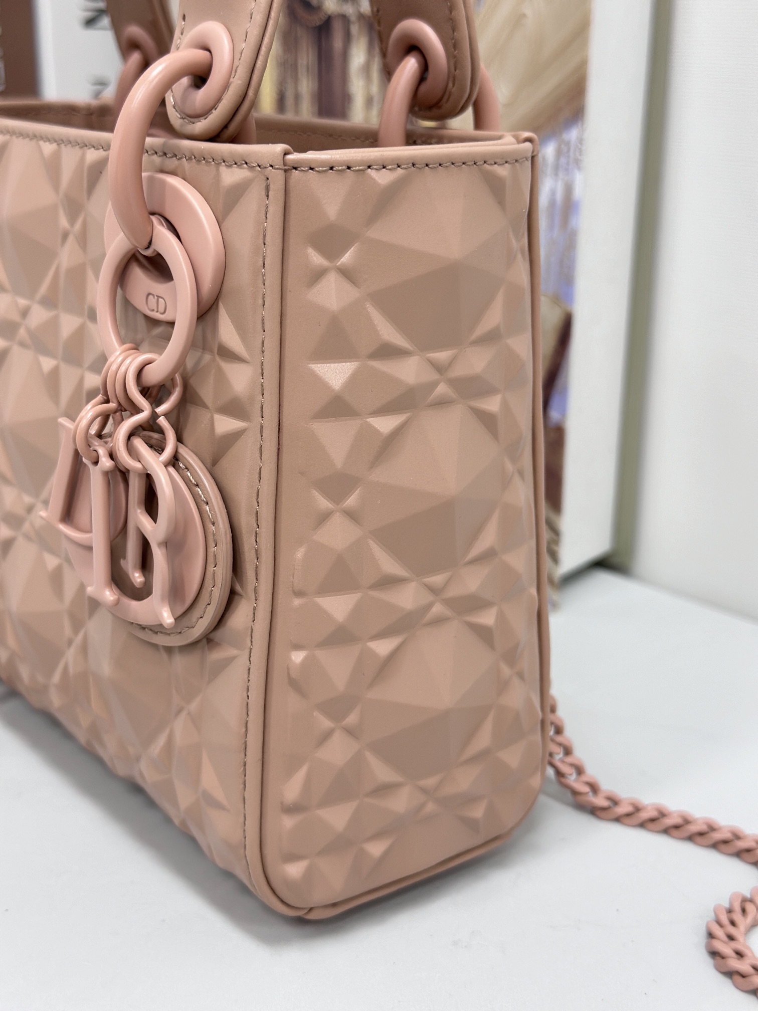最高級ディオールスーパーコピー ディオールバッグコピー Lady Dior バッグ ミニ M0505ONGE_M50P ピンクベージュ系 ゴールド金具 - 画像 (4)