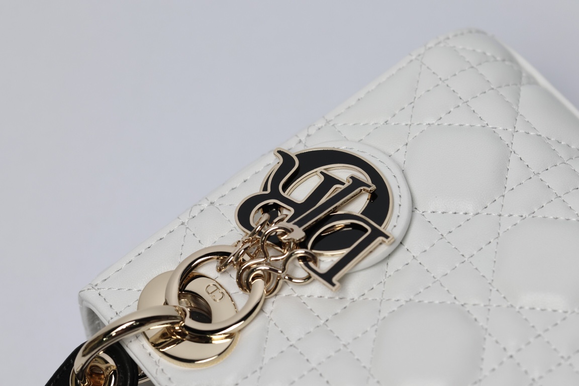 最高級ディオールスーパーコピー ディオールバッグコピー Lady Dior バッグ ミニ M0505ONGE_M030 ホワイト×黒 ゴールド金具 - 画像 (6)