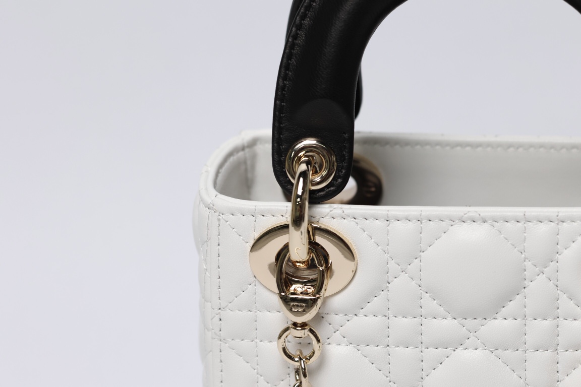 最高級ディオールスーパーコピー ディオールバッグコピー Lady Dior バッグ ミニ M0505ONGE_M030 ホワイト×黒 ゴールド金具 - 画像 (4)