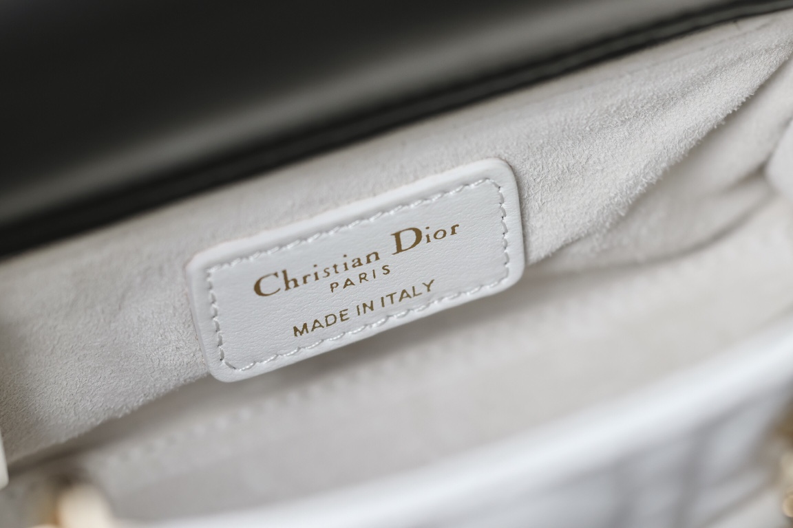 最高級ディオールスーパーコピー ディオールバッグコピー Lady Dior バッグ ミニ M0505ONGE_M030 ホワイト×黒 ゴールド金具 - 画像 (3)