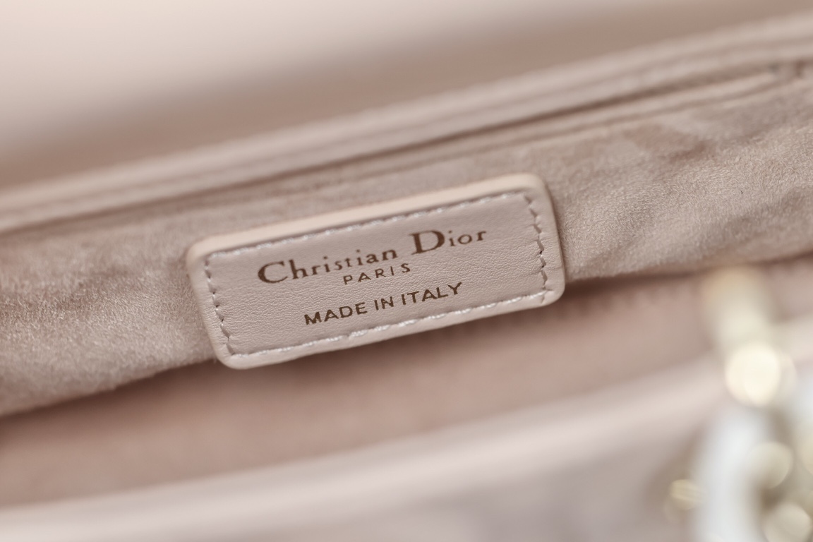 最高級ディオールスーパーコピー ディオールバッグコピー Lady Dior バッグ ミニ M0505ONGE_M050 ピンク×ホワイト ゴールド金具 - 画像 (3)