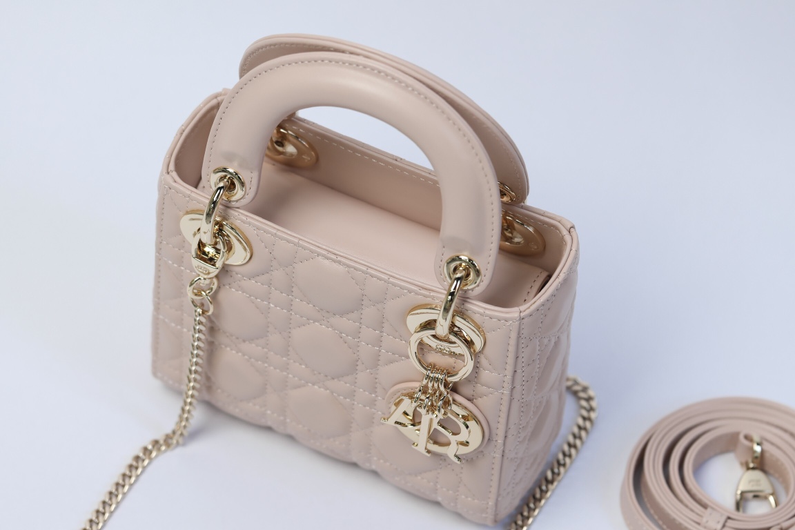 最高級ディオールスーパーコピー ディオールバッグコピー Lady Dior バッグ ミニ M0505ONGE_M51U ピンクベージュ系 ゴールド金具 - 画像 (7)