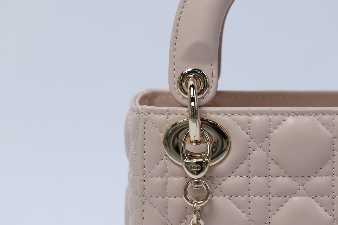 最高級ディオールスーパーコピー ディオールバッグコピー Lady Dior バッグ ミニ M0505ONGE_M51U ピンクベージュ系 ゴールド金具 - 画像 (5)