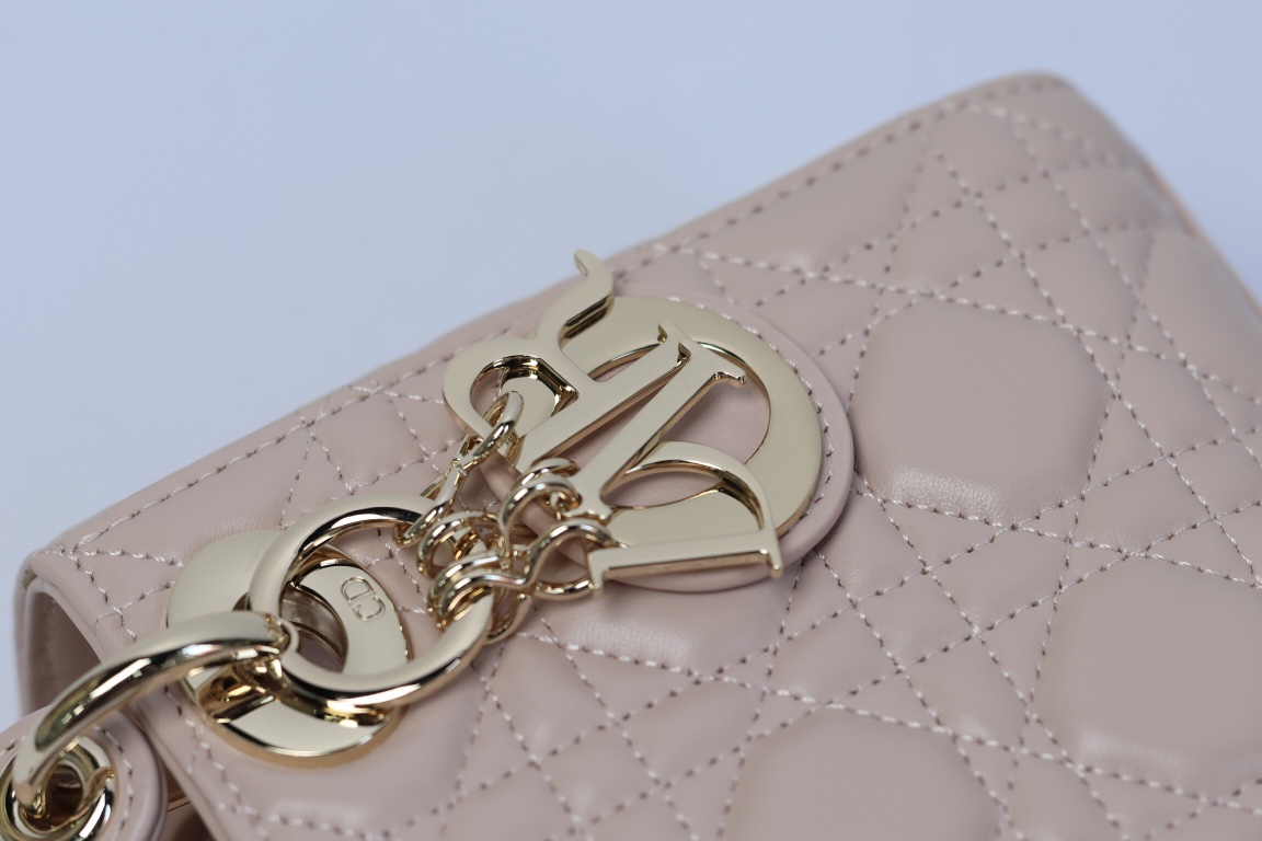 最高級ディオールスーパーコピー ディオールバッグコピー Lady Dior バッグ ミニ M0505ONGE_M51U ピンクベージュ系 ゴールド金具 - 画像 (4)