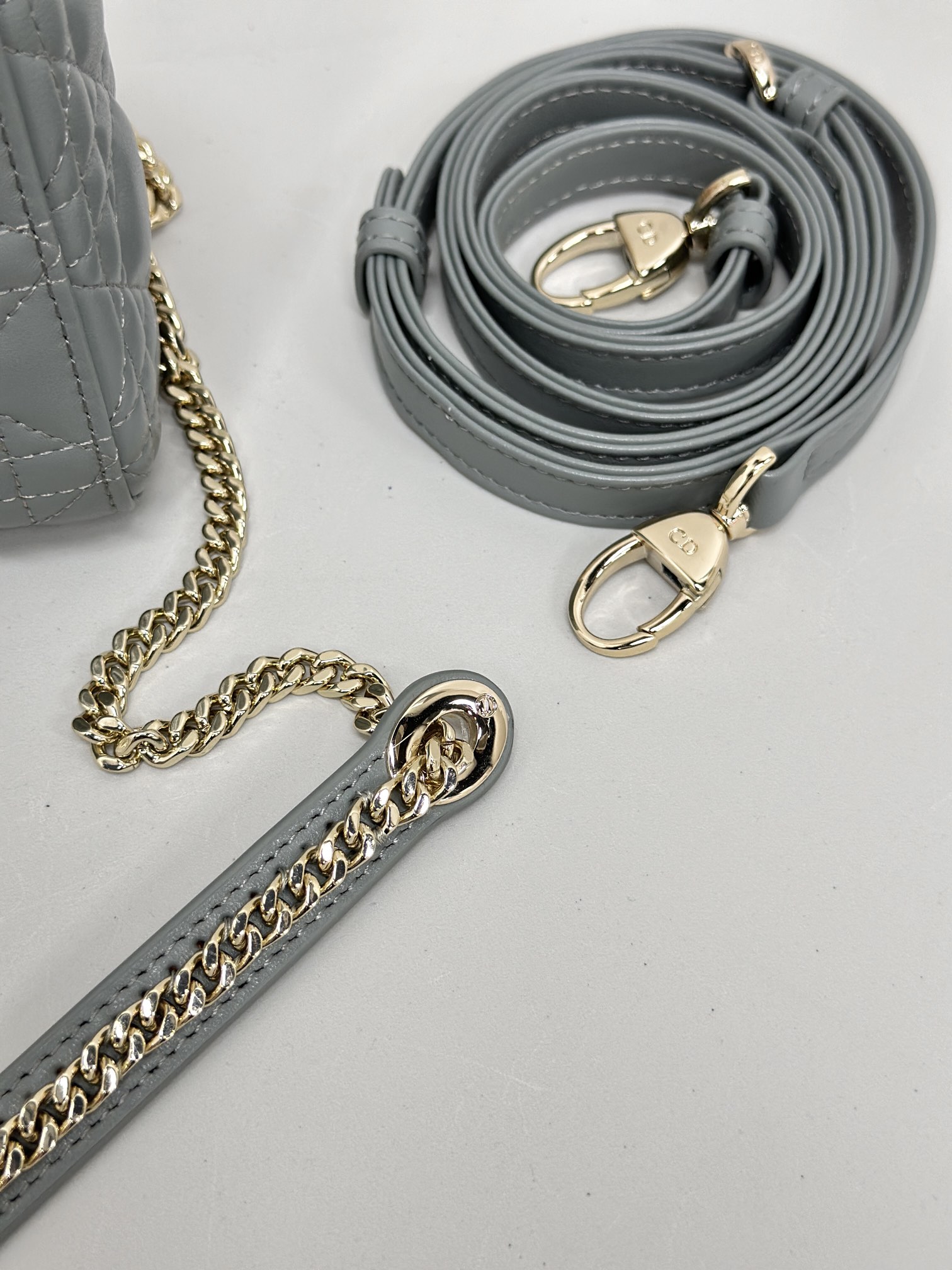 最高級ディオールスーパーコピー ディオールバッグコピー Lady Dior バッグ ミニ M0505ONGE_M81B ストーングレー ゴールド金具 - 画像 (7)