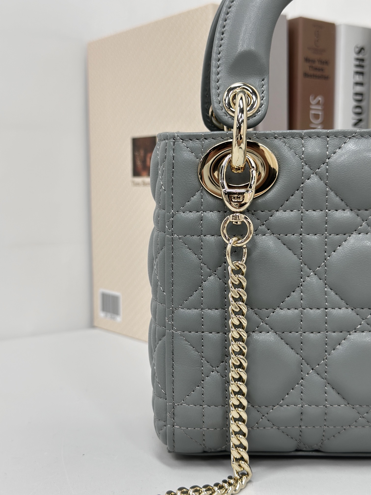 最高級ディオールスーパーコピー ディオールバッグコピー Lady Dior バッグ ミニ M0505ONGE_M81B ストーングレー ゴールド金具 - 画像 (5)