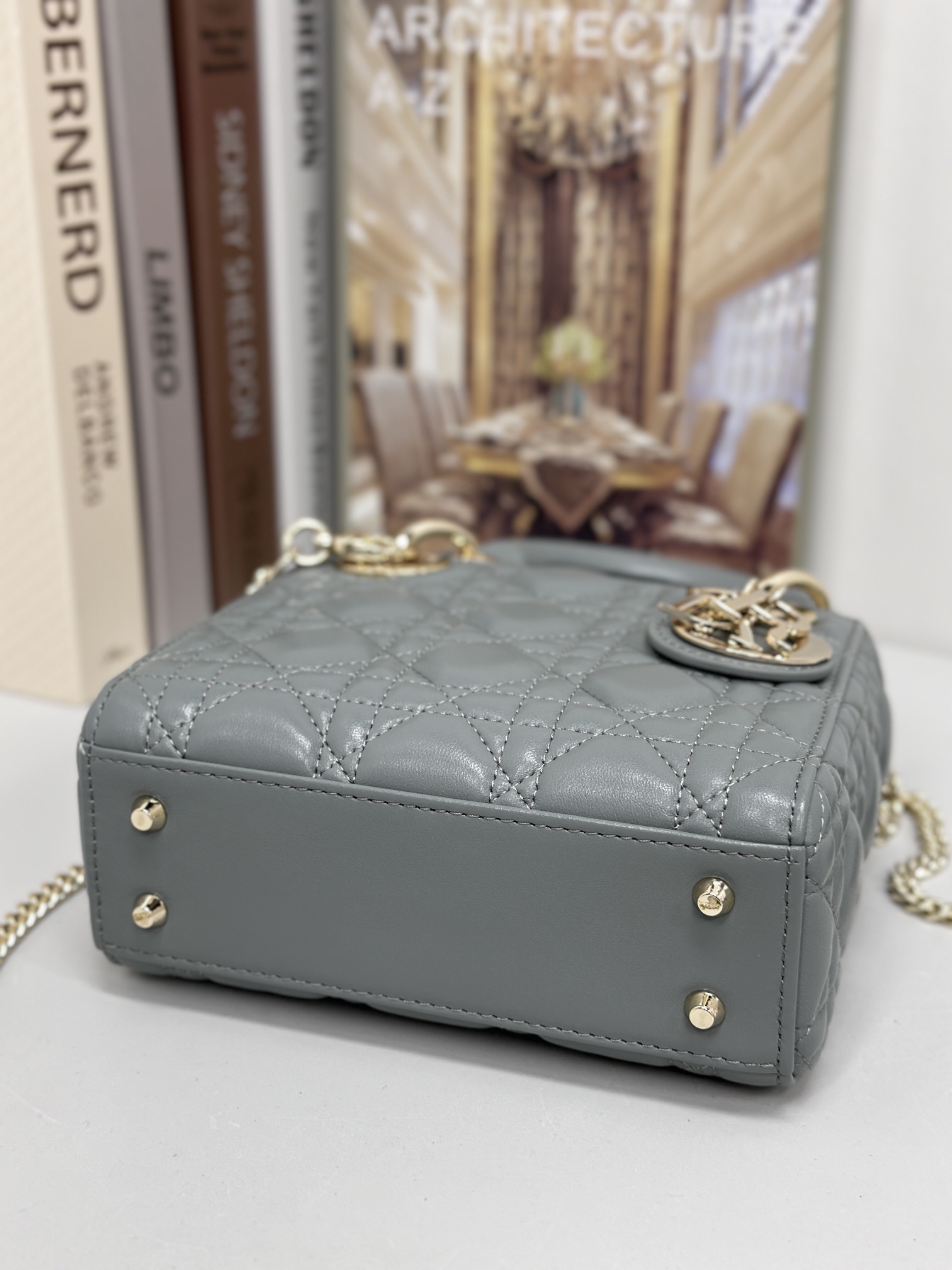 最高級ディオールスーパーコピー ディオールバッグコピー Lady Dior バッグ ミニ M0505ONGE_M81B ストーングレー ゴールド金具 - 画像 (3)