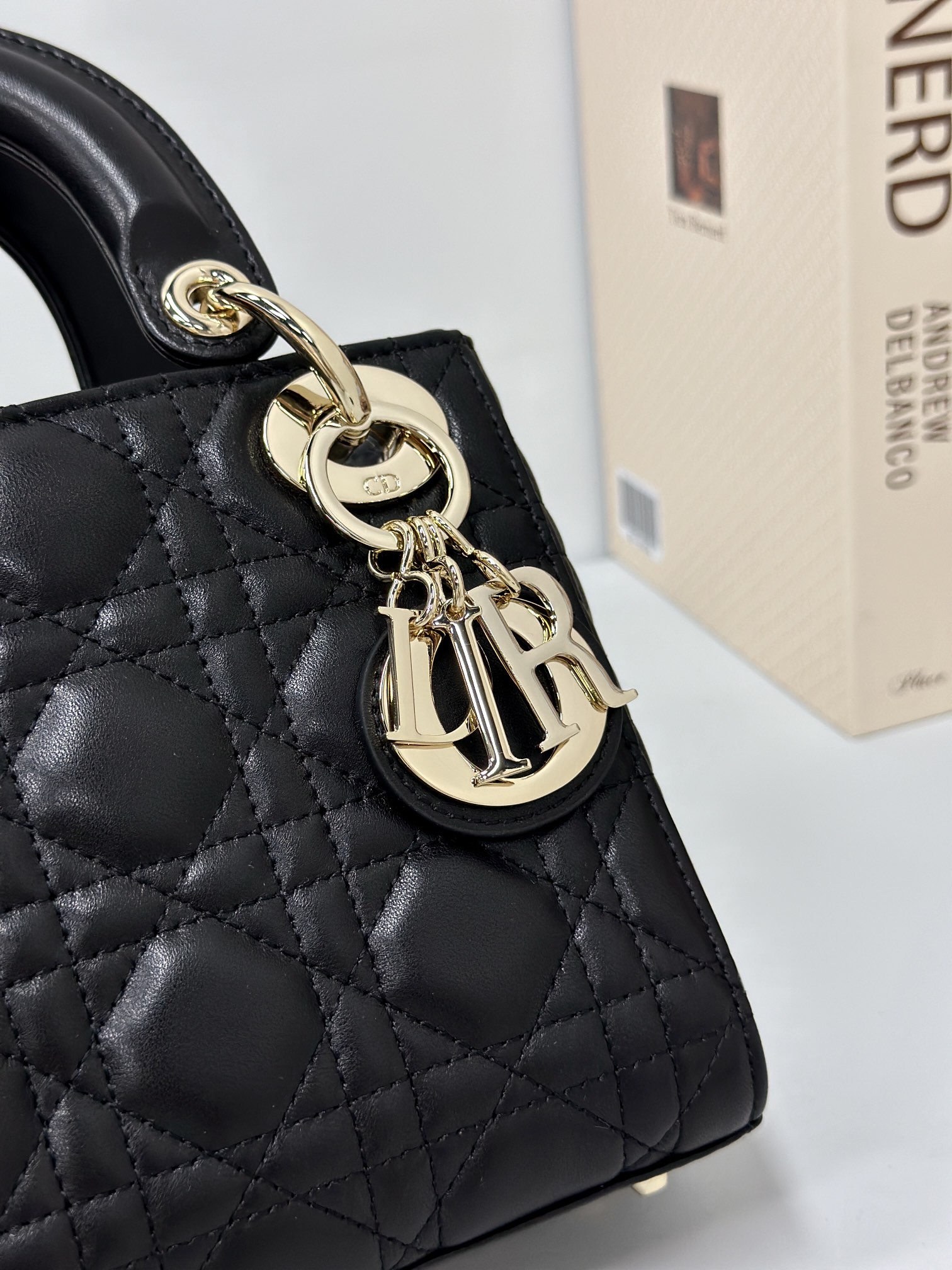最高級ディオールスーパーコピー ディオールバッグコピー Lady Dior バッグ ミニ M0505ONGE_M900 黒 ブラック ゴールド金具 - 画像 (6)
