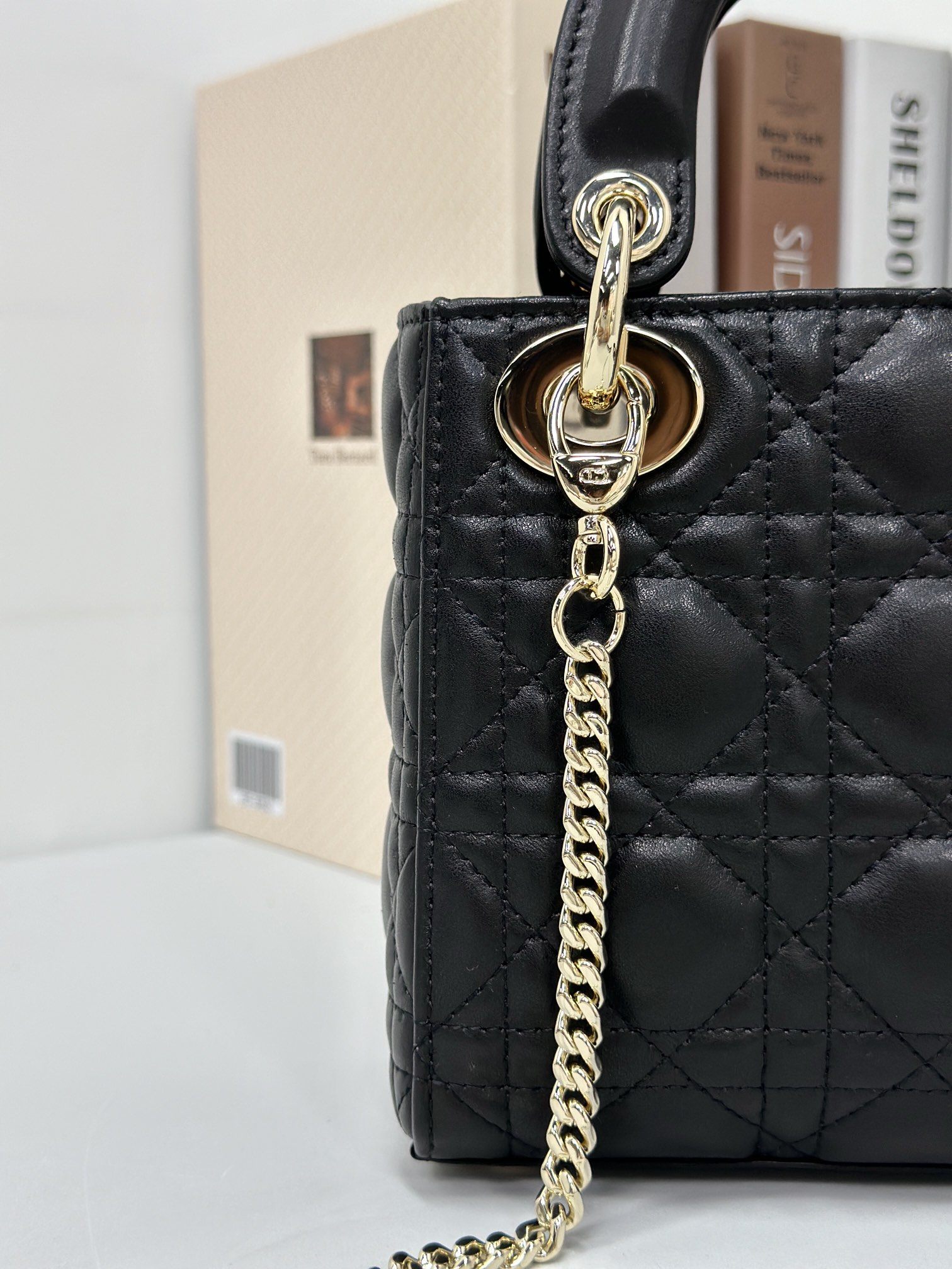 最高級ディオールスーパーコピー ディオールバッグコピー Lady Dior バッグ ミニ M0505ONGE_M900 黒 ブラック ゴールド金具 - 画像 (5)