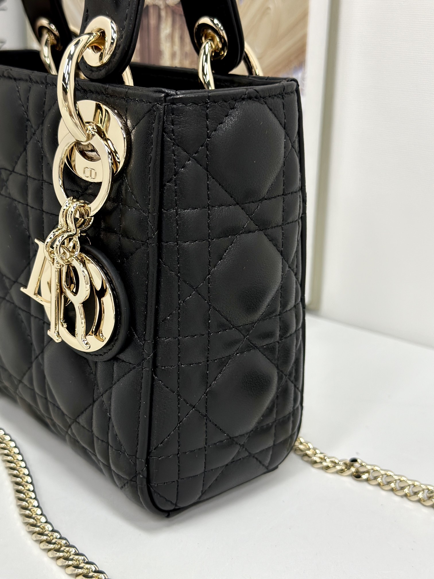 最高級ディオールスーパーコピー ディオールバッグコピー Lady Dior バッグ ミニ M0505ONGE_M900 黒 ブラック ゴールド金具 - 画像 (4)