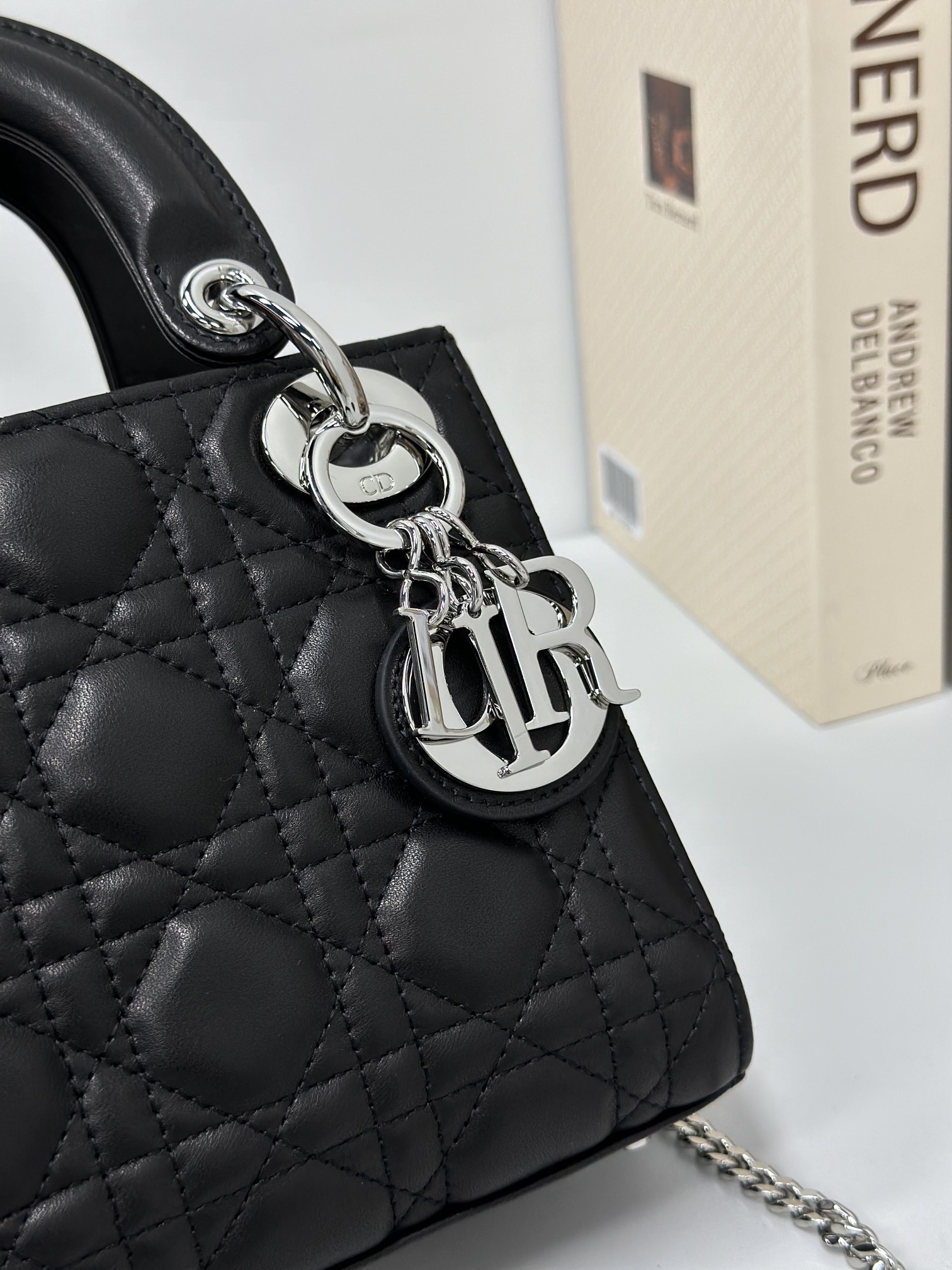 最高級ディオールスーパーコピー ディオールバッグコピー Lady Dior バッグ ミニ M0505ONGE_M900 黒 ブラック シルバー金具 - 画像 (6)