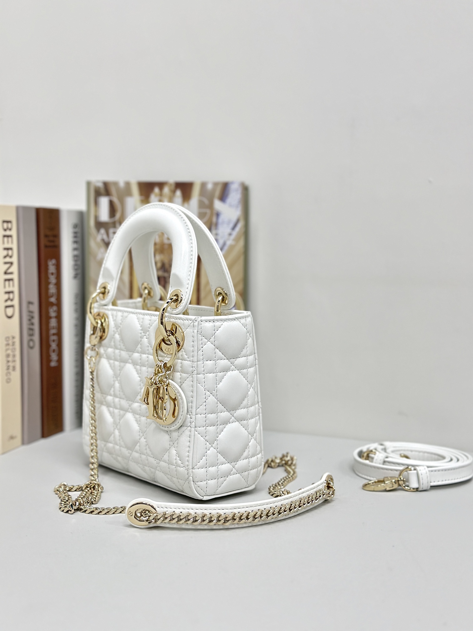 最高級ディオールスーパーコピー ディオールバッグコピー Lady Dior バッグ ミニ M0505ONGE_M030 ホワイト ゴールド金具 - 画像 (9)