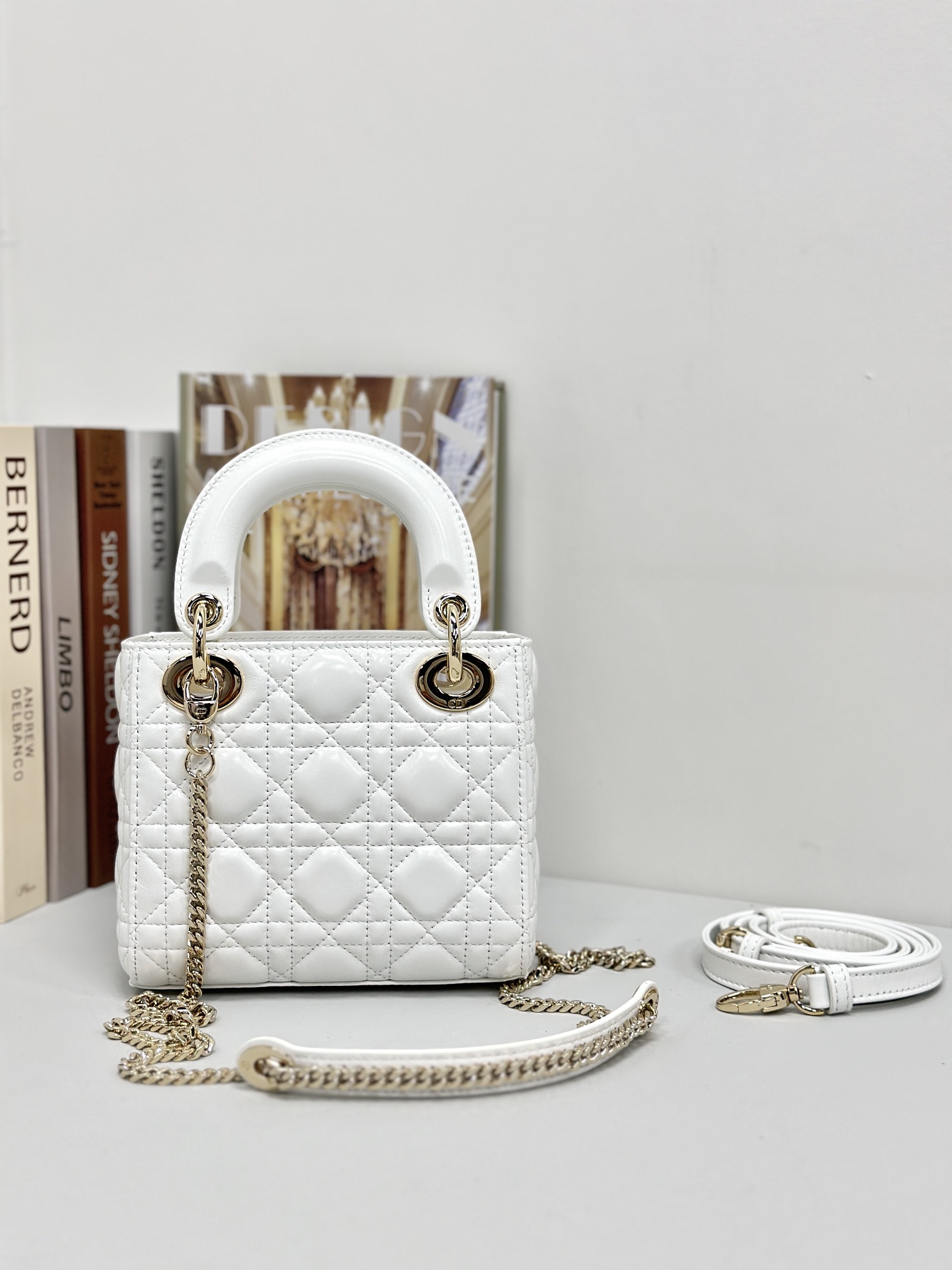 最高級ディオールスーパーコピー ディオールバッグコピー Lady Dior バッグ ミニ M0505ONGE_M030 ホワイト ゴールド金具 - 画像 (8)