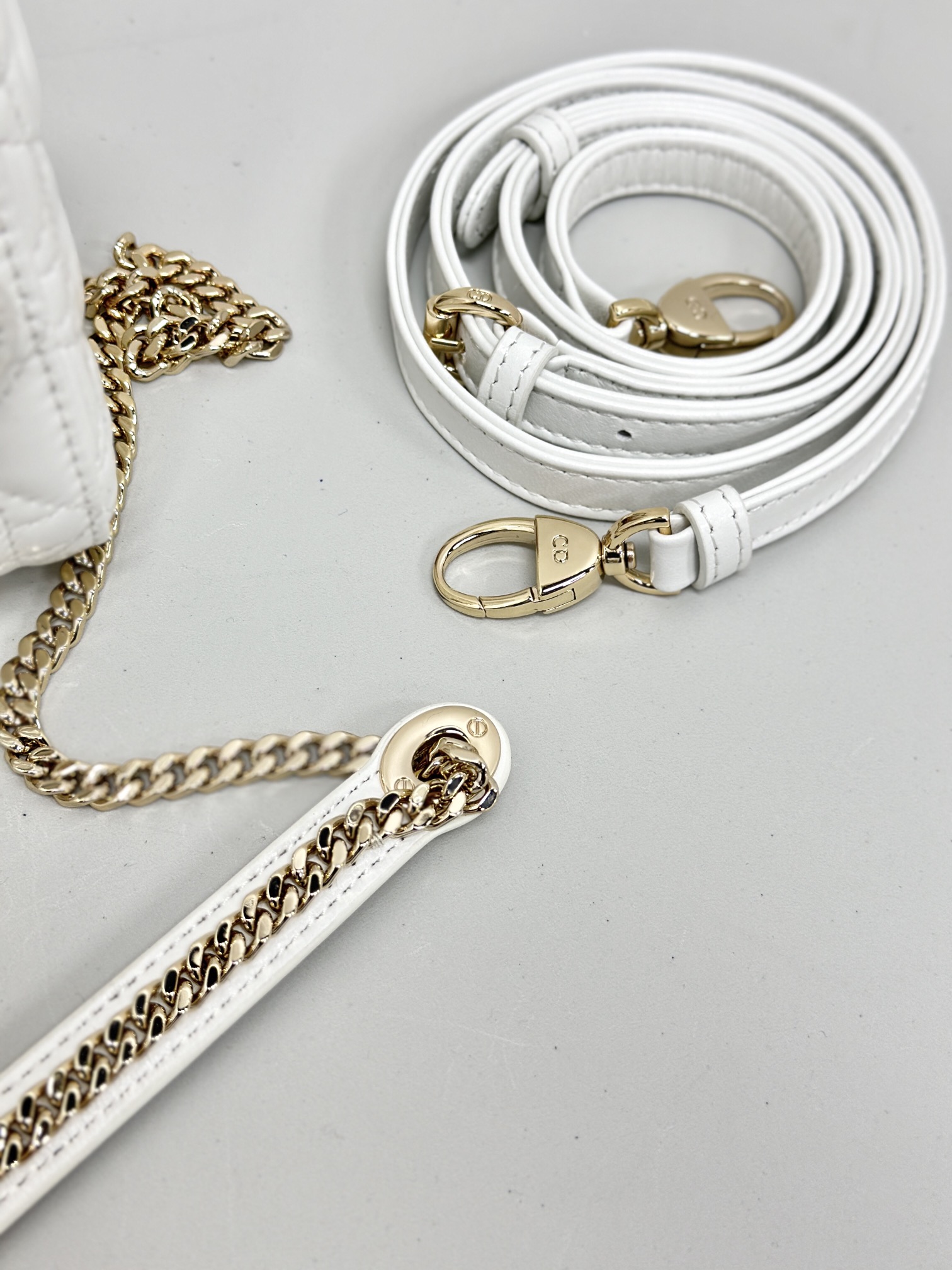 最高級ディオールスーパーコピー ディオールバッグコピー Lady Dior バッグ ミニ M0505ONGE_M030 ホワイト ゴールド金具 - 画像 (7)