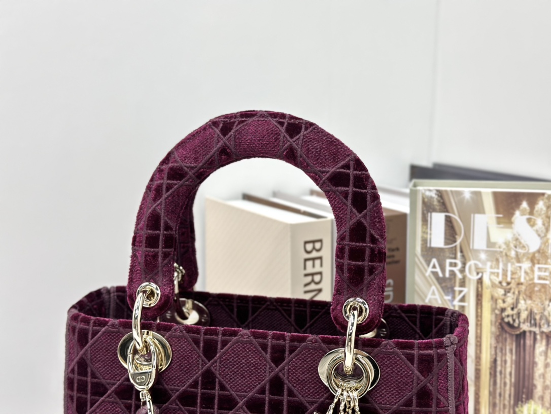 最高級ディオールスーパーコピー ディオールバッグコピー Lady D-Lite バッグ ミディアム M0565ORGO_M933 ワイン ゴールド金具 - 画像 (5)
