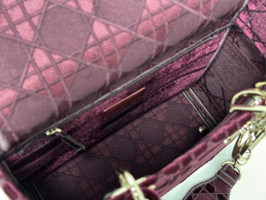最高級ディオールスーパーコピー ディオールバッグコピー Lady D-Lite バッグ ミディアム M0565ORGO_M933 ワイン ゴールド金具 - 画像 (3)