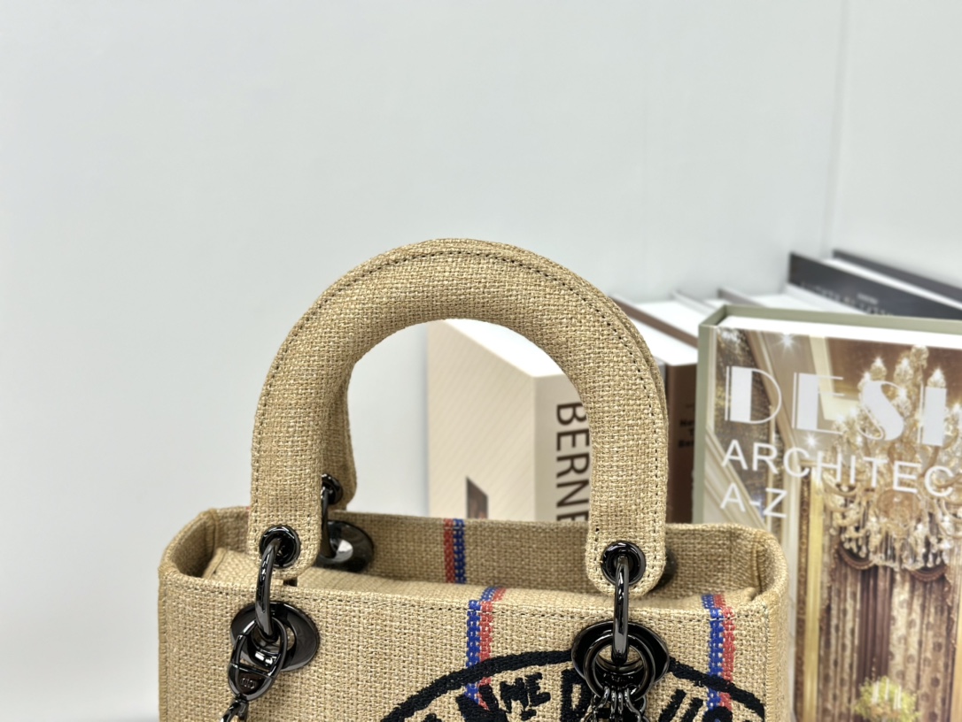 最高級ディオールスーパーコピー ディオールバッグコピー Lady D-Lite バッグ ミディアム M0565ORGO_M918 ベージュ ブラック金具 - 画像 (6)