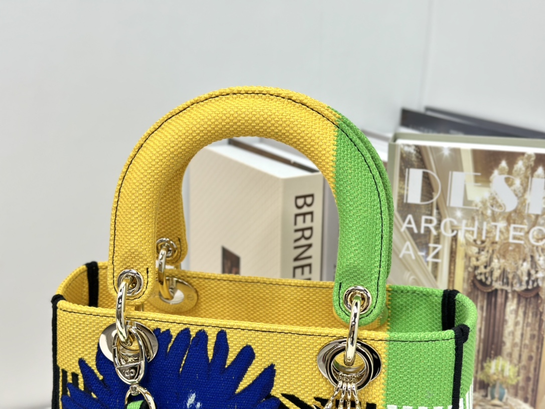 最高級ディオールスーパーコピー ディオールバッグコピー Lady D-Lite バッグ ミディアム M0565ORGO_M07I マルチカラー ゴールド金具 - 画像 (7)