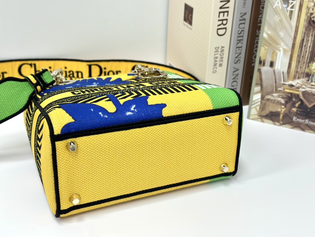 最高級ディオールスーパーコピー ディオールバッグコピー Lady D-Lite バッグ ミディアム M0565ORGO_M07I マルチカラー ゴールド金具 - 画像 (5)