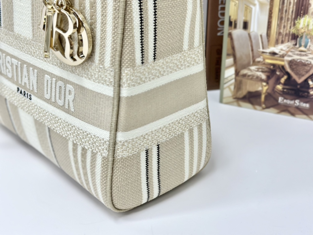 最高級ディオールスーパーコピー ディオールバッグコピー Lady D-Lite バッグ ミディアム M0565ORGO_M51G グレー ゴールド金具 - 画像 (5)