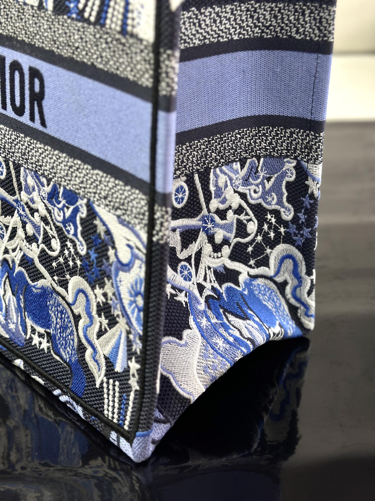 最高級ディオールスーパーコピー ディオールバッグコピー Dior Book Tote バッグ ラージ M1286ZTDT_M49E ブルー×ホワイト - 画像 (5)