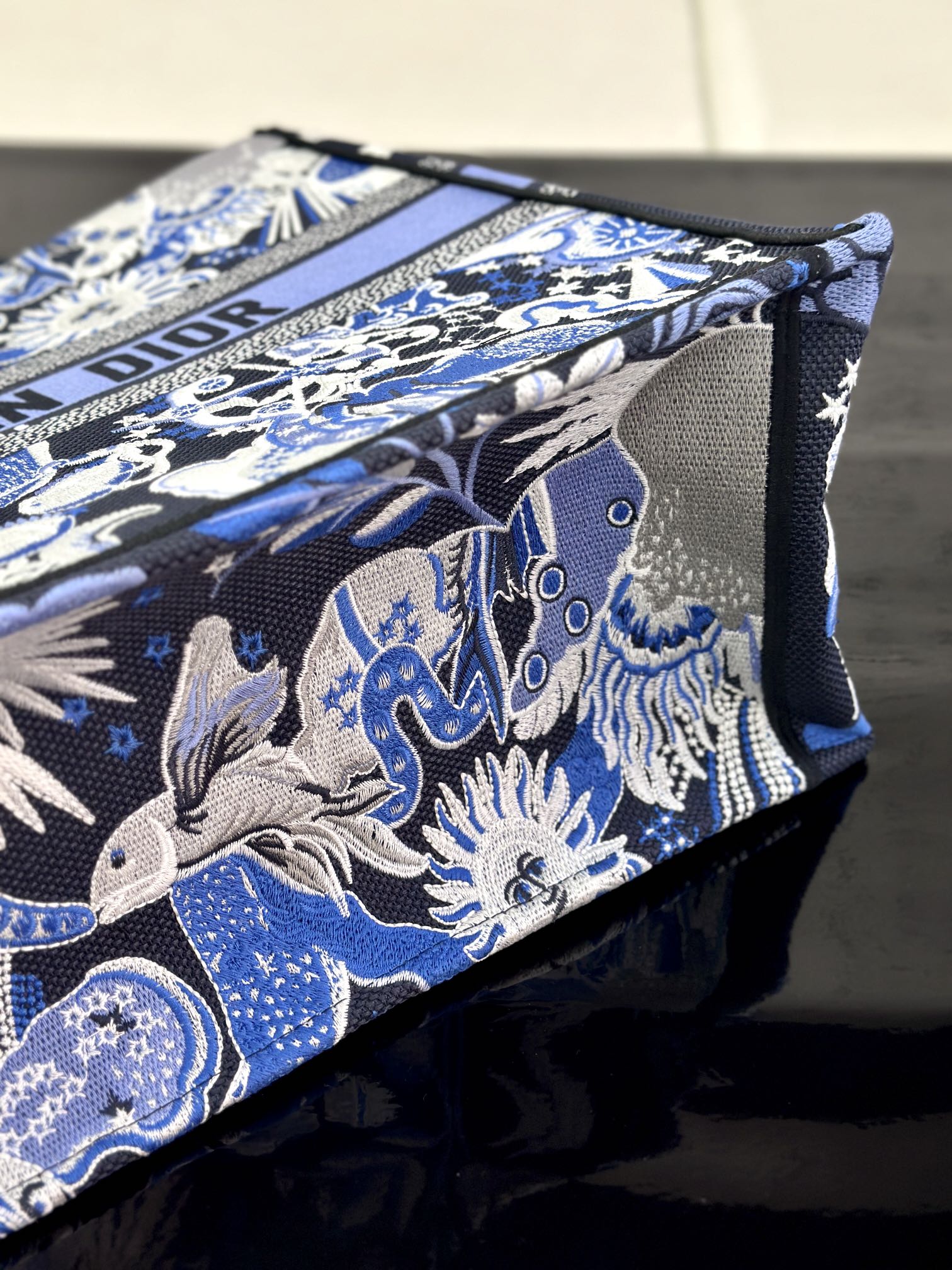 最高級ディオールスーパーコピー ディオールバッグコピー Dior Book Tote バッグ ラージ M1286ZTDT_M49E ブルー×ホワイト - 画像 (4)